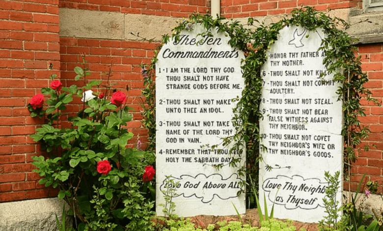 Two stone plates with the 10 Commandments of the Bible and the law of God