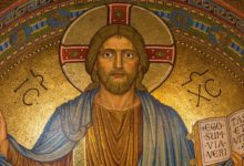 Eine katholische Kirchenmalerei, die die Frage aufwirft: "Ist Jesus Gott?"