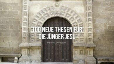100 neue Thesen für die Jünger Jesu vor einer Kirchentür
