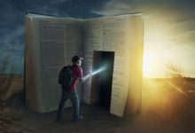 Ein Mensch, der untersucht, was die Bibel wirklich sagt und Irrlehren wiederlegt